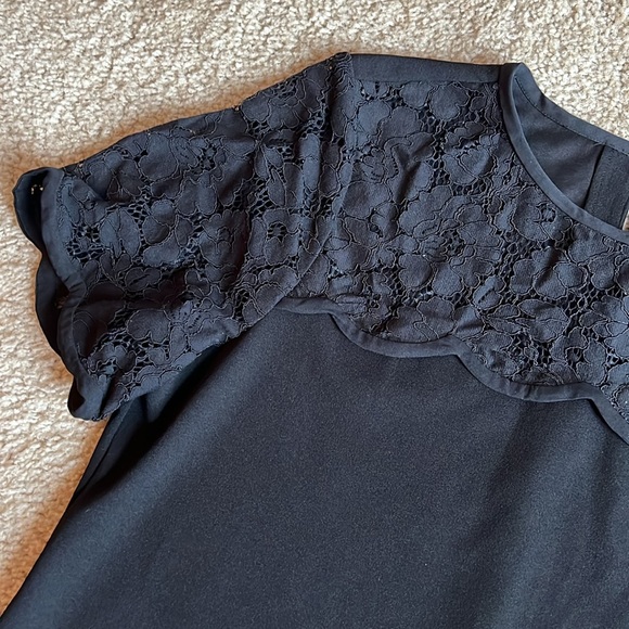 Ann Taylor blouse top lace detail short scallop sleeve black top size large - Picture 2 of 6
